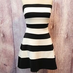 *LAST CHANCE!* Mystic Brand Black & White Strapless Dress Size Small